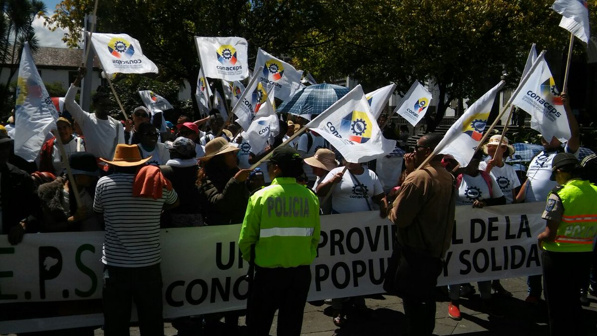 CPEPS2's tweet photo. Hoy|| @carrera_andres coordinador Nacional @ConfedEPS_Ec, participa del cambio de guardia con  @marialevicuna Vicepresidenta (E) #Quito https://t.co/4Iq2pxXMhE