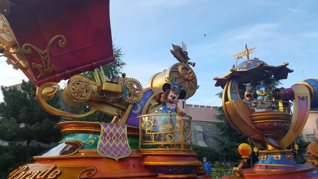 Pixie_Dust99's tweet photo. Disney Stars on Parade #DisneylandParis https://t.co/mXQFZY4iNT