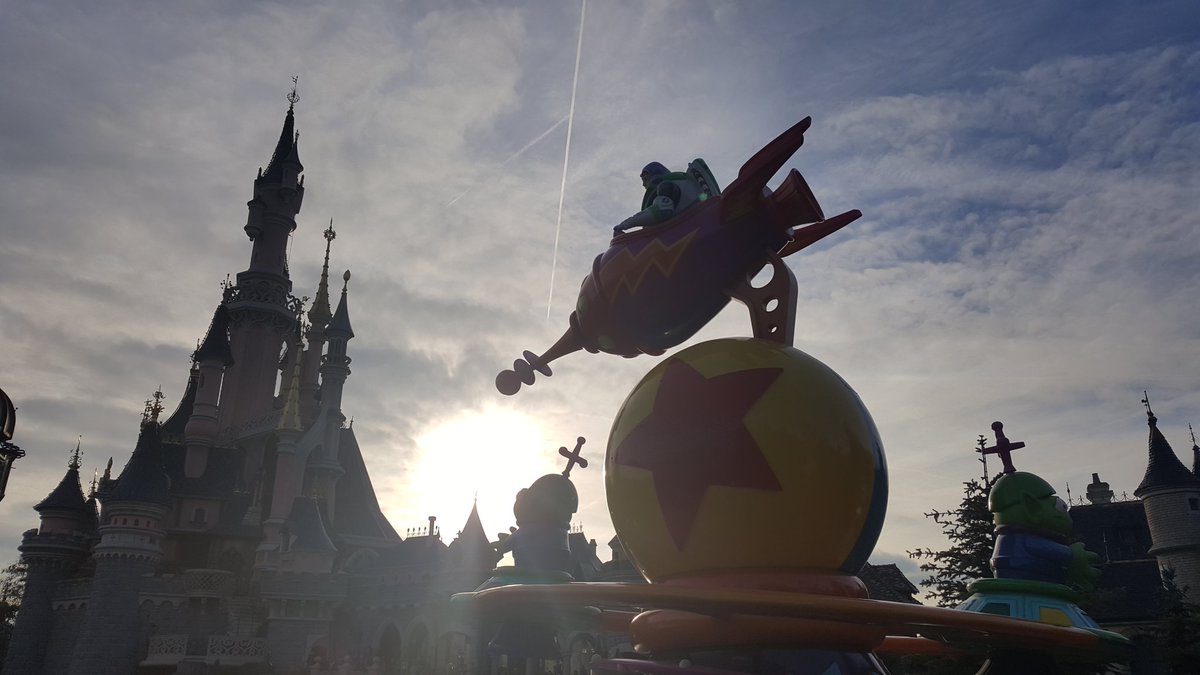 Pixie_Dust99's tweet photo. Wishing I could get Lost in the Magic everyday #DisneylandParis https://t.co/T4QXcmYkQ1