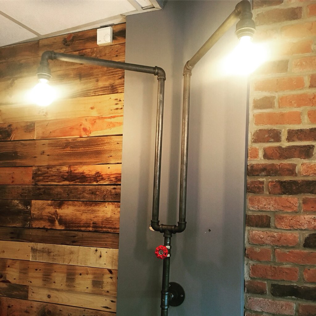 IndustrialWrks's tweet photo. Pipe wall light fitted! https://t.co/T5rItuinE6 #pipelight #recycled #repurposed #pipefurniture #Somerset #Devon #edison #restaurantlight https://t.co/H0pNDE9x4y