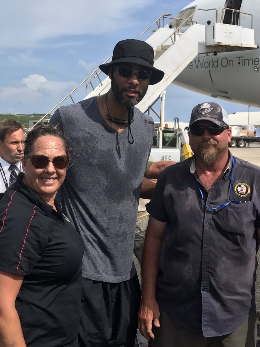 BLMIdahoFire's tweet photo. @GreatBasinTeam5 helped @RetiredDuncan21, former San Antonio Spur, unload food from a @FedEx plane for St. Croix. #HurricaneMariaRecovery https://t.co/VI7nTYWFgZ