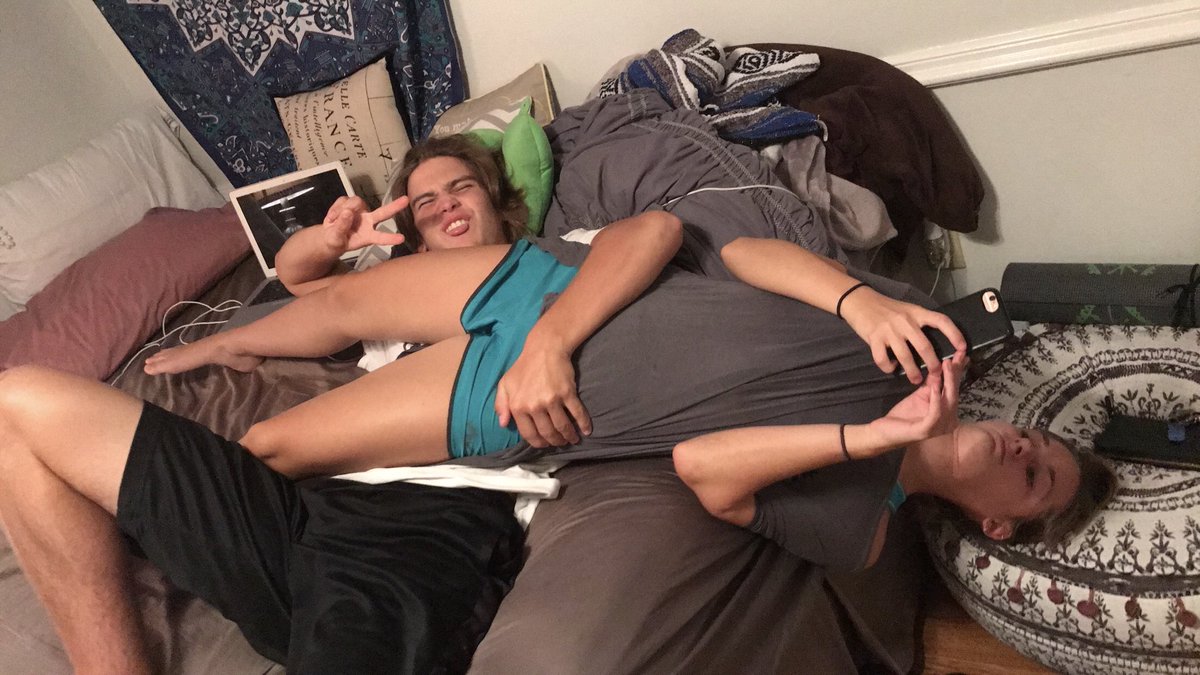 emmafreyy's tweet photo. Happy birthday, u can now buy m-rated video games https://t.co/GpwwhBES61