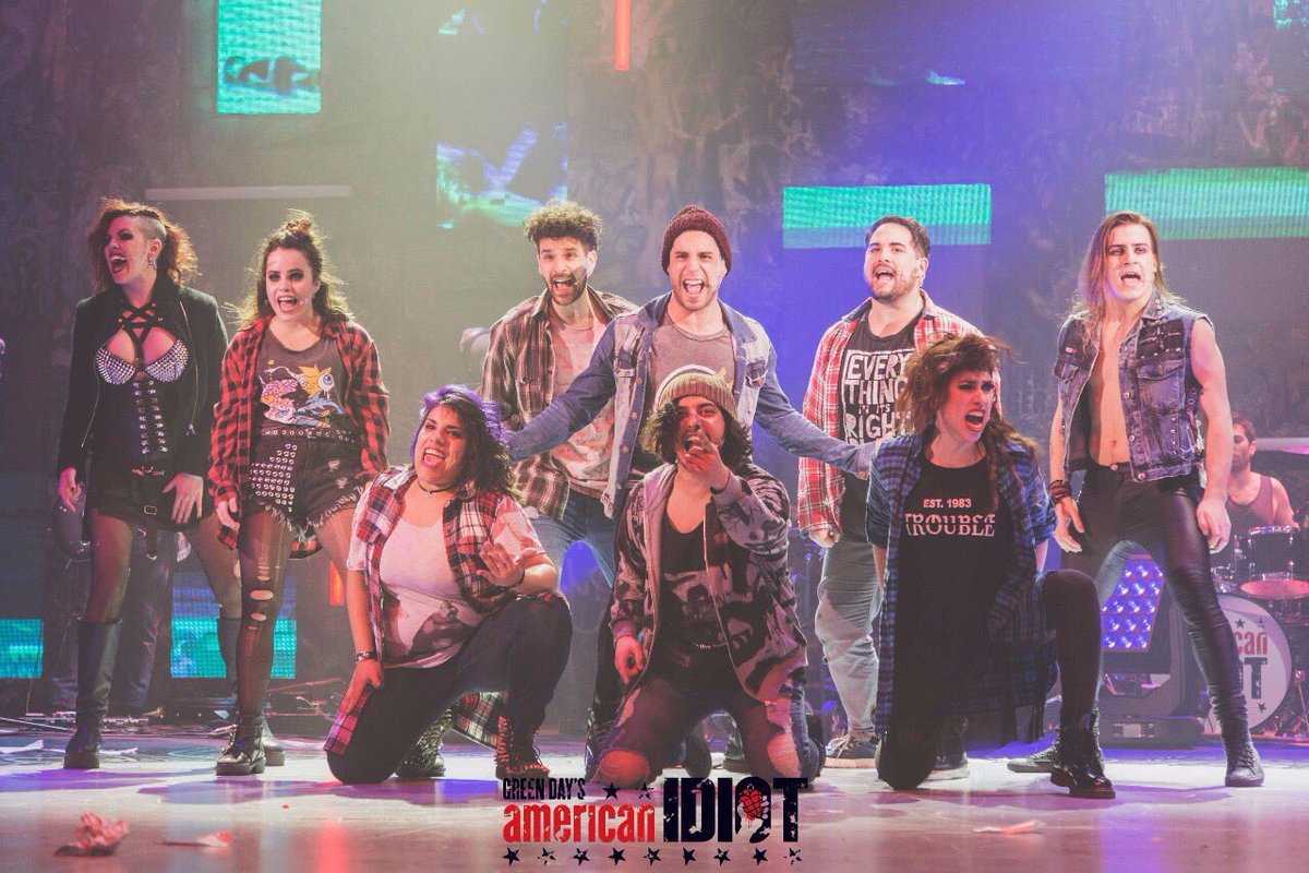 El éxito del rock y la comedia musical 🎶 se despide del #TeatroBroadway 🤘🏼 ¡No te quedes con las ganas! Te esperamos hoy y mañana!! 💥🎉