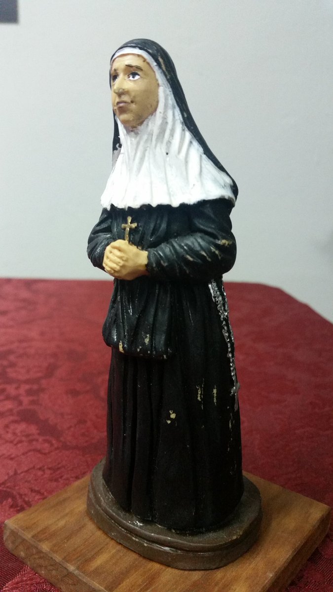 Imagen de Sor Angela de la Cruz realizada en resina y pintada a mano de 18cm.19,00€
 Mas informacion: contacto@dearmonia.com o 619712943