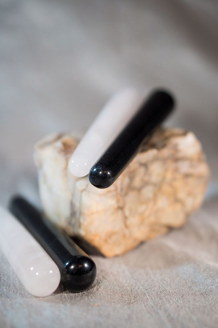 ThePamperedBox's tweet photo. Crystal wands like this are great for giving gentle acupressure on the points on your abdomen that help relieve menstrual discomfort. https://t.co/5zqq1q8seZ