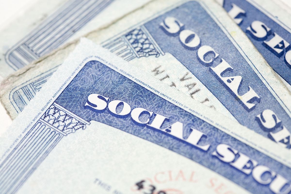 DigitalShear's tweet photo. Give me one reason why to trust #Equihack ?? The White House and Equifax Agree: Social Security Numbers Should Go https://t.co/okDVYjnOhg https://t.co/qqB85j6BsI
