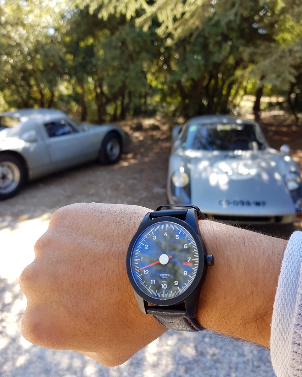 GuardsRedDesign's tweet photo. Seeing double...๐๐#RL72 #watch @guardsreddesign ๐ท @carsofgab https://t.co/zgkhGKernU https://t.co/ITjsvz0fXX