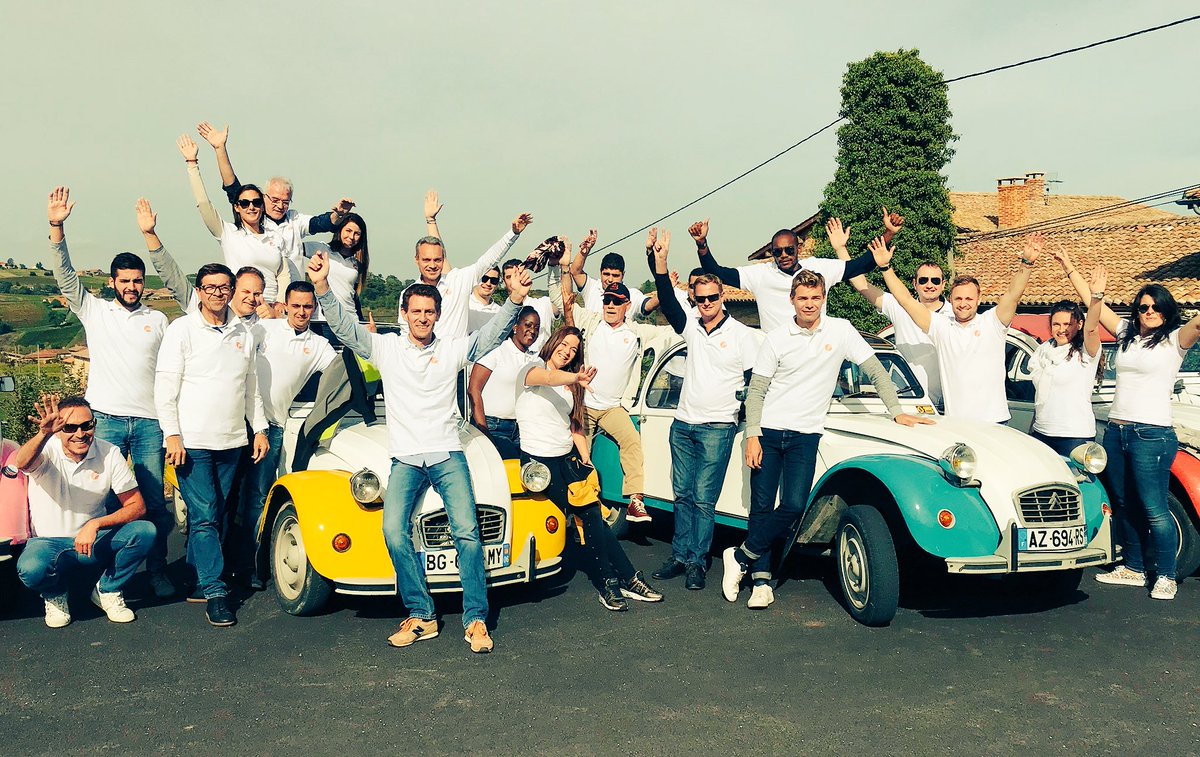 Fast_Lease's tweet photo. Toutes les agences @Fast_Lease réunies à l’occasion du Séminaire 2017 🎉 #FastLease #2cv #beaujolais #séminaire #union https://t.co/x9VaV5gWLB