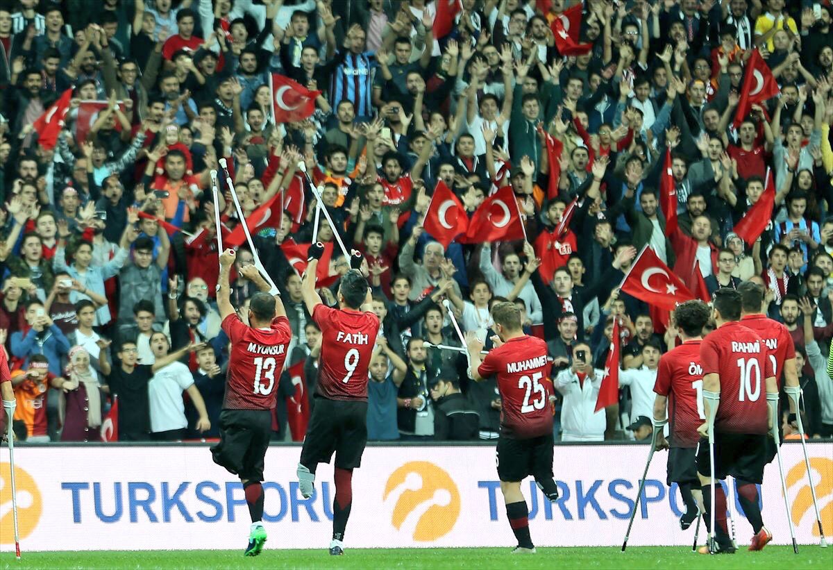 settaraslan's tweet photo. Futbol ayakla oynandığı kadar YÜREKlede oynanır Tebrikler👏👏👏 #ampuetemillitakim Şampiyon Türkiye https://t.co/VWMik8zxU0