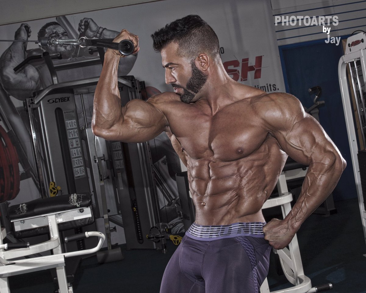 lopes_trainer's tweet photo. "Starve your distractions. Feed your FOCUS" ๐ธ @photoartsbyjay #nelsonlopes #nutry4all #levronesignatureseries #classicphysique #ifbbpro #fitness #fitfam #bodybuilding https://t.co/tsyQDtn0MH