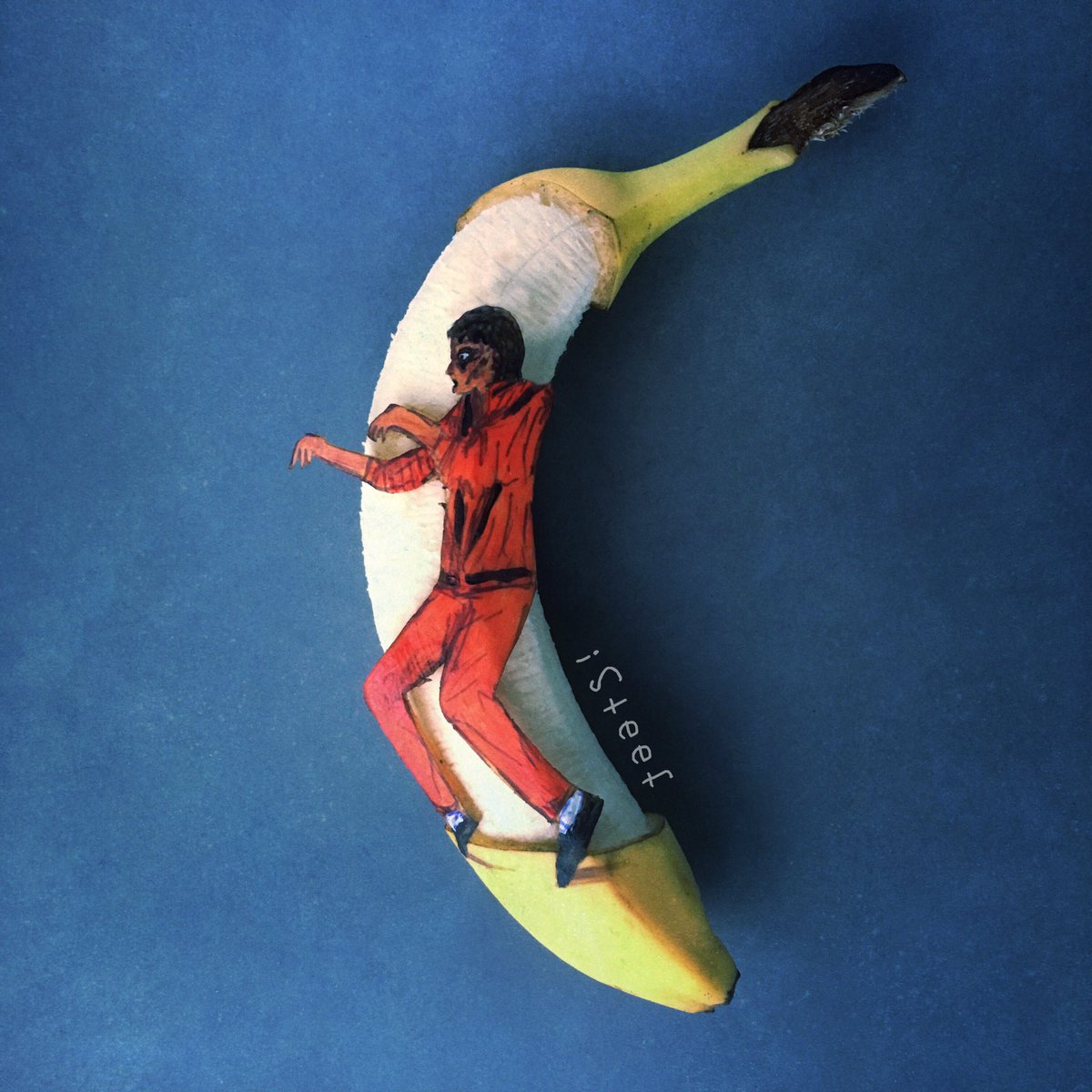 iSteef's tweet photo. Darkness falls across the land... #MichaelJackson #Thriller #isteef #fruitdoodle #bananart #zombie https://t.co/gpnMkoQf5K