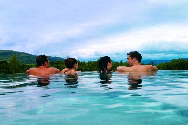 Wilderness and the city. Combine Loch Lomond &amp; Glasgow for the perfect Scottish break #Travel

airglasgow.com/glasgowguide.h…