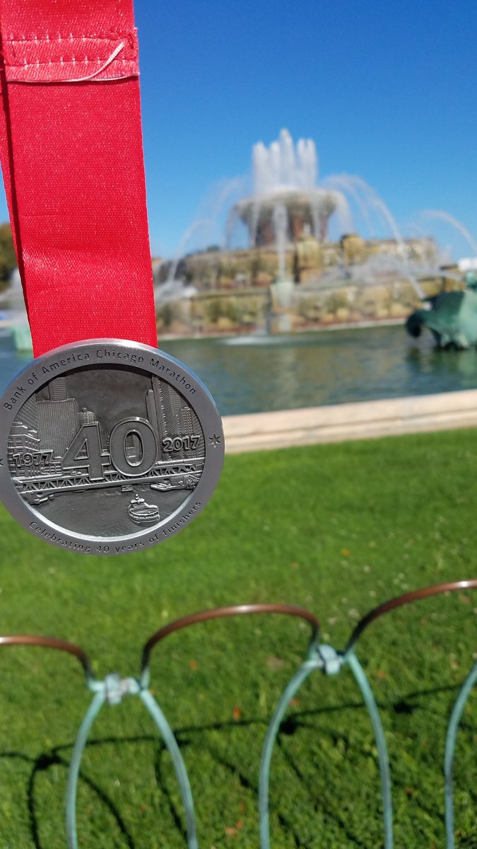 _Damian11's tweet photo. Tough racing 2 majors in 2 weeks but extra satisfying crossing the finish line! @ChiMarathon @WMMajors #ChicagoMarathon #CaptureImpossible https://t.co/MJ4jfjylNb