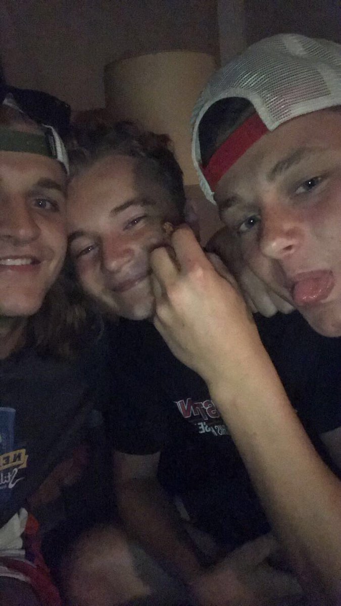 KMat517's tweet photo. Gotta wish this man a Happy Birthday! Your beauty is unmatched inside and out😩😍 @hoffmann_isaac #urmomisababe #friendshipismagic #kyletime https://t.co/hDT57cGgFW