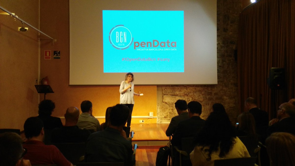 iopendatabcn's tweet photo. "Les dades expliquen històries que moltes vegades les notes de prensa no ho fan. D'aquí la necessitat del #OpenData." @kpeiro #IOpenDataBcn https://t.co/cMRgKlxIEQ