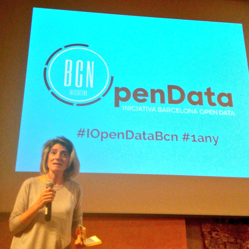 lourdesmunoz's tweet photo. #IOpenDataBcn #1any
Els periodistes hem d'apendre d'altres professionals que saben treballar amb dades @kpeiro #PeriodismeDades https://t.co/oF4WebFF2j