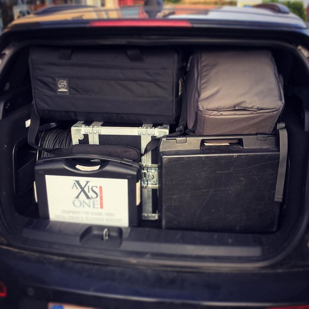 viotsebastien's tweet photo. La Mini est full. Let’s go for the #shoot #captation #multicam #blackmagic #sony #rh #rmsconf #paris #g2nlcom #vid… https://t.co/mA2MWYrCjh https://t.co/fKTXXloj1P