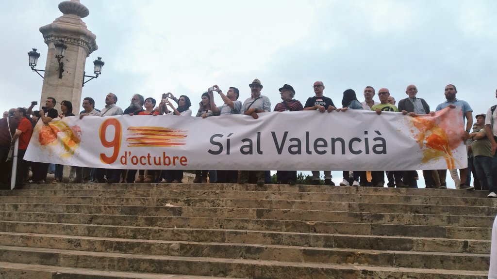 isa_barrajon's tweet photo. Avui #9Octubre hem cridat ben fort: #SíalValencià. Una lliçó de #DEMOCRÀCIA davant els intolerants @ccoopv @AccioCulturalPV https://t.co/o6xQ96laPL
