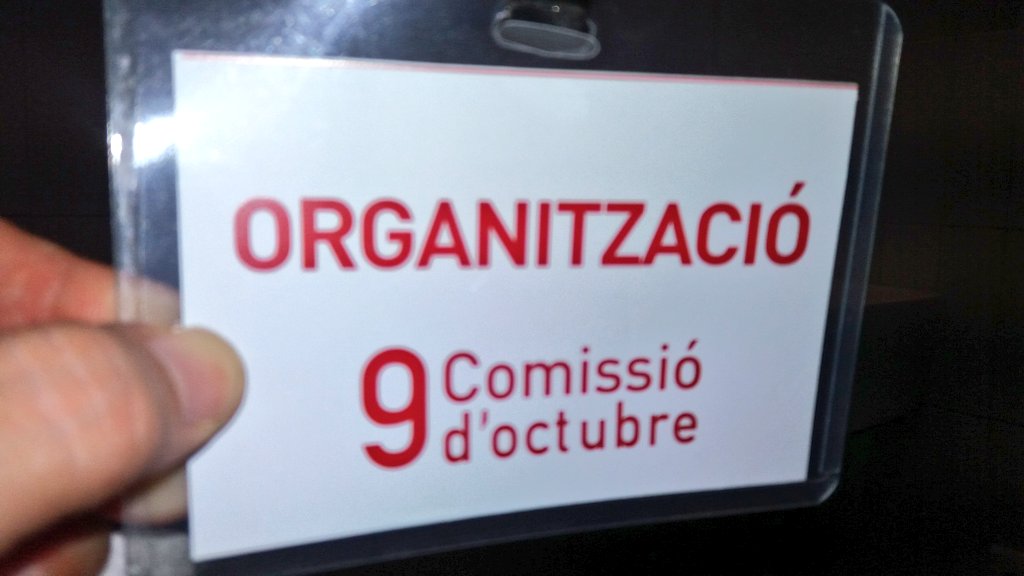 isa_barrajon's tweet photo. Avui #9Octubre hem cridat ben fort: #SíalValencià. Una lliçó de #DEMOCRÀCIA davant els intolerants @ccoopv @AccioCulturalPV https://t.co/o6xQ96laPL
