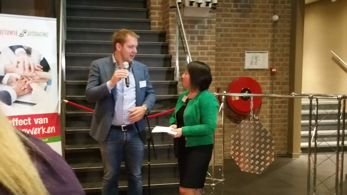 Nog even en dan gaan we beginnen  #beursvloer @OostBetuwseUitd . Na opening <a href="/peter_rabo/">Peter Mallya Rabo</a> staan <a href="/PuurVerkade/">Saskia Verkade</a> en <a href="/WaterGoed/">Watergoed</a> klaar klap gong.