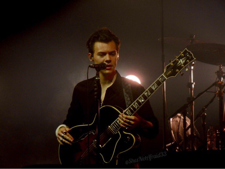 ShesNotAfraid33's tweet photo. #HarryStylesAtlanta https://t.co/05gTDS0cUP