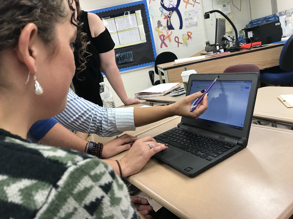 WFSJMartin's tweet photo. Collaborating with peers to create student learning portfolios! #EdCamp2017 #MWESchool https://t.co/vyqv3dnFYH