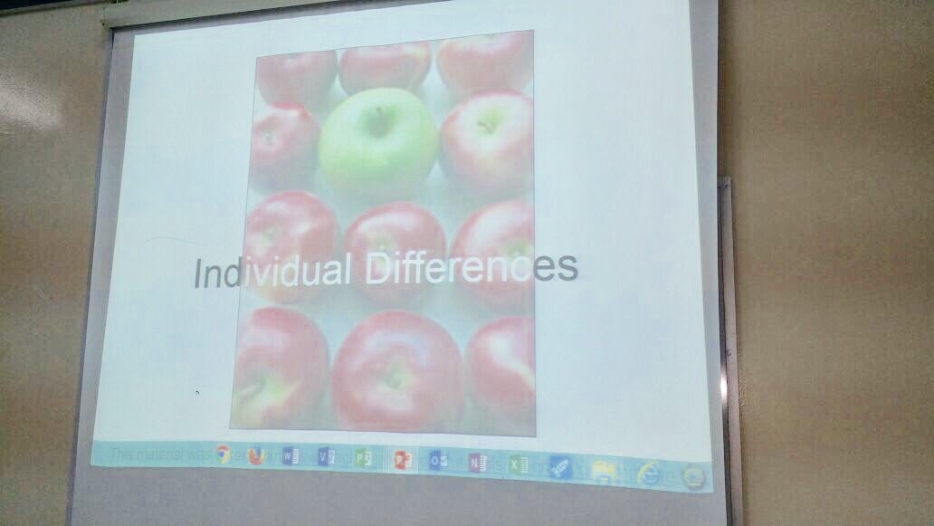 9 أكتوبر 2017
برنامج اﻹنماءالمهني لمادةاللغةاﻹنجليزية
ورقةعمل بعنوان:-"lndividual  Differences"
قدمها اﻷستاذ/بشير عساكر