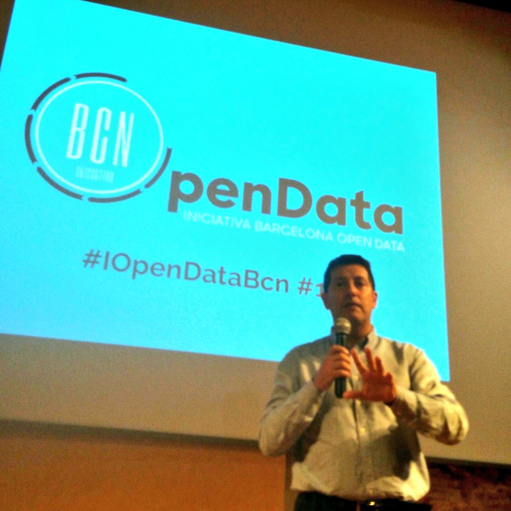 lourdesmunoz's tweet photo. #IOpenDatabcn #1any abrir los datos sirve para cambiar el mundo @aabella @iopendatabcn https://t.co/Z5Vq9jQ8fv