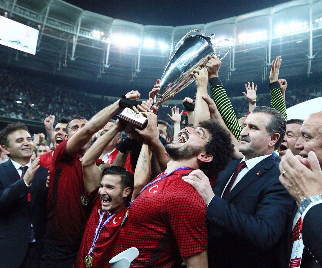 OA_BAK's tweet photo. Avrupa Şampiyonu olan Ampute Milli Futbol Takımımızın kupasını takdim ettik. Onlarla gurur duyuyoruz.🇹🇷👏 https://t.co/8uw6WVQCeB