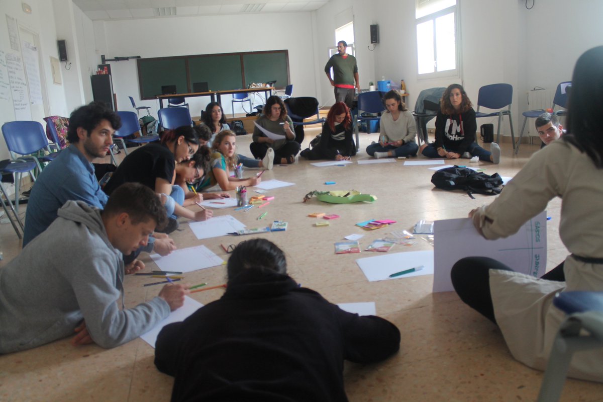 Atipics_es's tweet photo. Varem iniciar la segona fase del programa #Atípics! La Trobada7 ha estat reveladora de #competències...#diàleg #mentorització #col·laboració https://t.co/OLdtRFSCmK