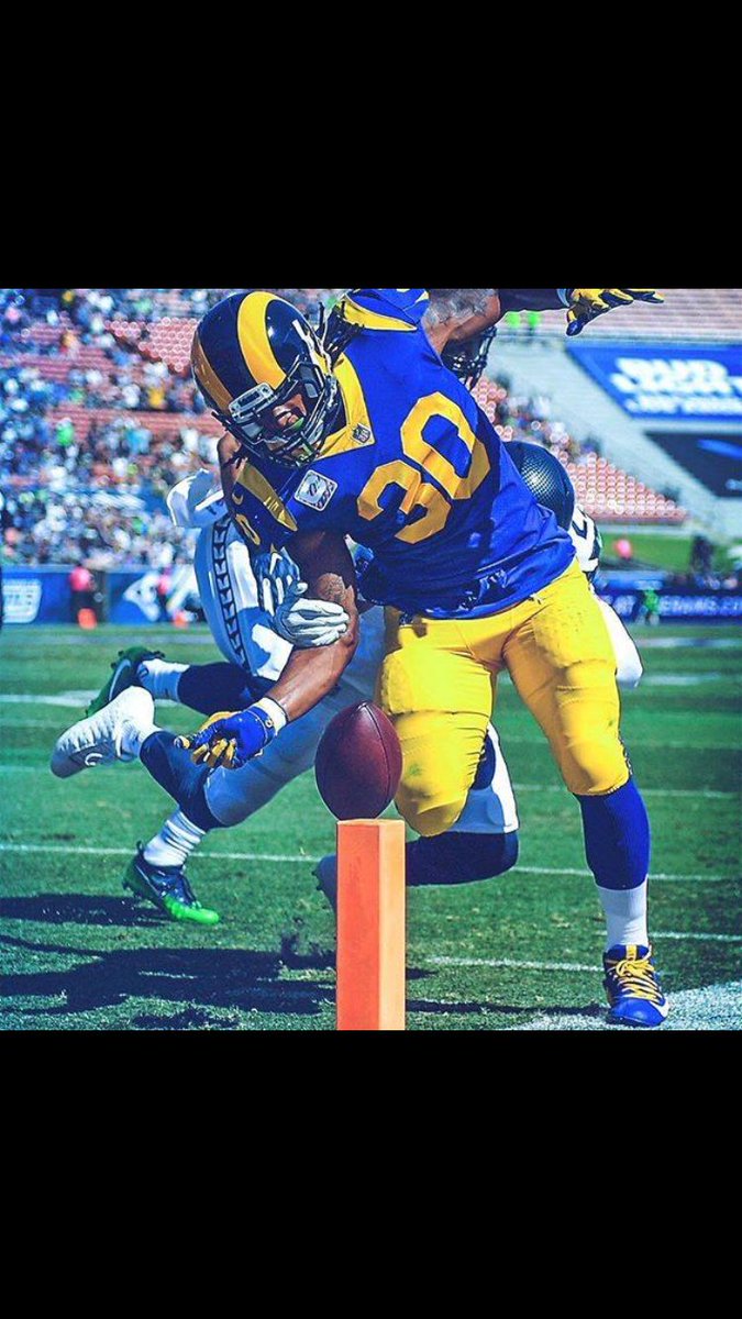 jerome12thman's tweet photo. This is why I wear #29 on Sunday. @Earl_Thomas never gives up! #12forlife  #LOB #GoHawks https://t.co/cHITrqrNUy