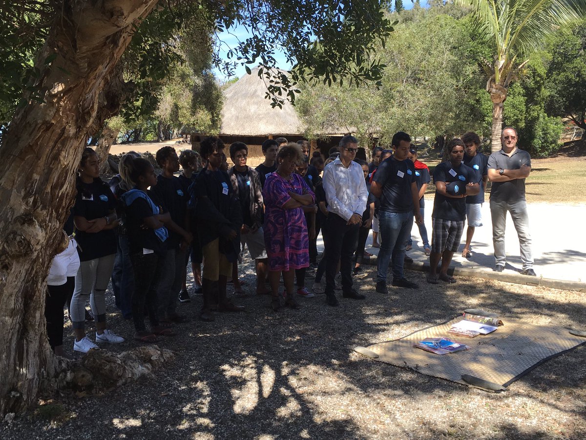 acnoumea's tweet image. Stage #MathC2+ : 24 élèves de 2nde réunis autour des mathématiques du 10 au 13 oct - coutume d&apos;accueil au #CCTjibaou