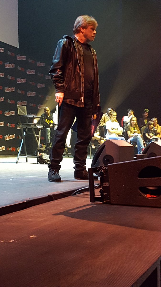 CreesTopher81's tweet photo. More pictures from #AnEveningWithMarkHamill fan Q & A session with @HamillHimself #Hamillstein https://t.co/E0oIc9h8Uw