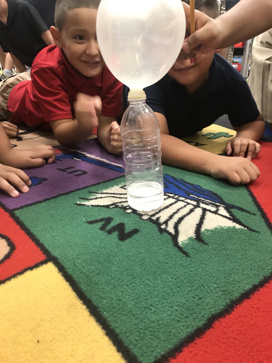 MsMNGallagher's tweet image. Today we learned what happens when you mix vinegar and baking soda! #statesofmatter #solidliquidgas @EPEBobcats