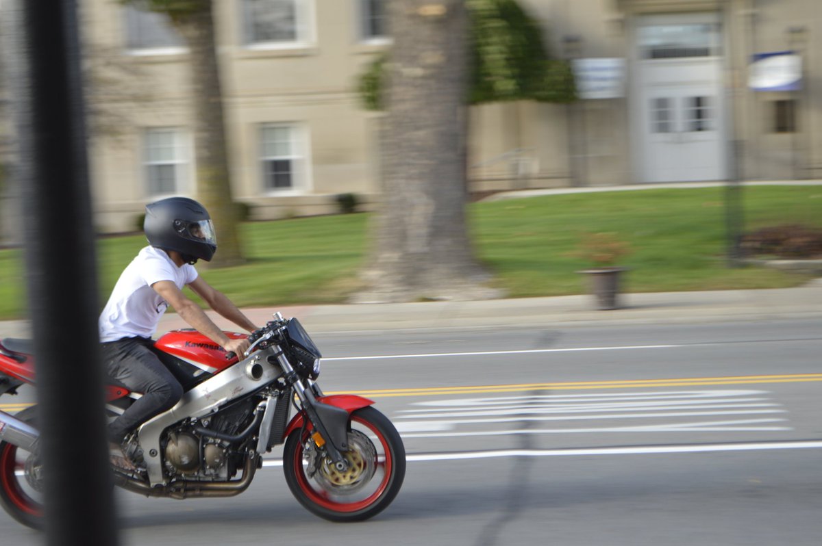 GearBoxGeeks's tweet image. Flying💨⚡ #motorcycle #kawasaki #photography #michigan #car