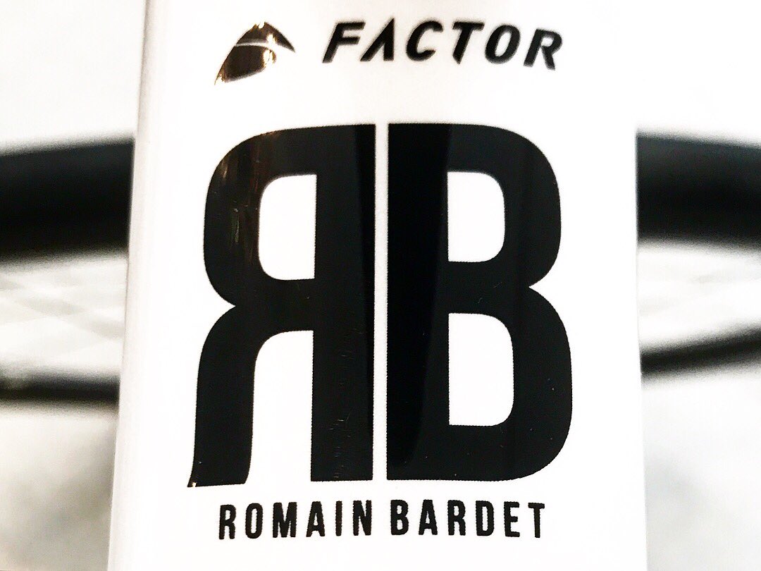 FactorBikes's tweet photo. GO BEYOND with the @romainbardet O2 Special Edition. Check it out at https://t.co/QwjcErpx16 #factorisbeyond #beyondisbetter https://t.co/1oOqLerXE9
