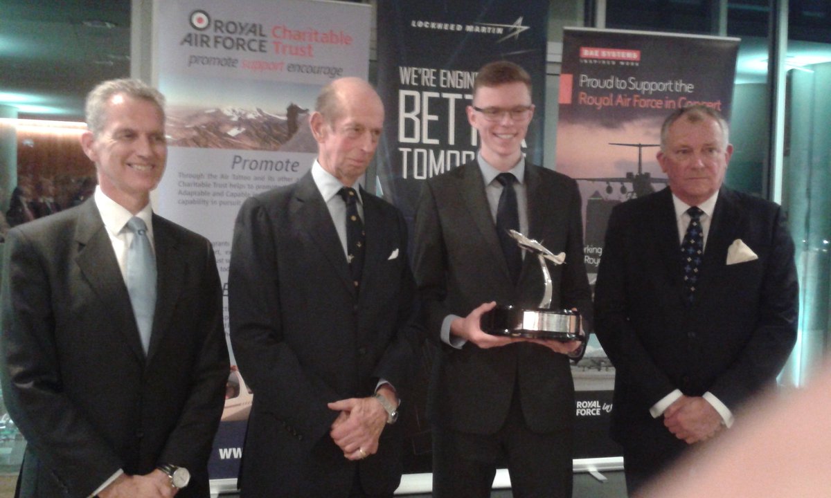 pjt_sunshine's tweet photo. Cdt Sgt Ben Makin, 1010(Salisbury)Sqn receives RAFCT Flying Excellence Trophy from Duke of Kent.@ComdtAC @airtattoo https://t.co/Lnzbrhwjme
