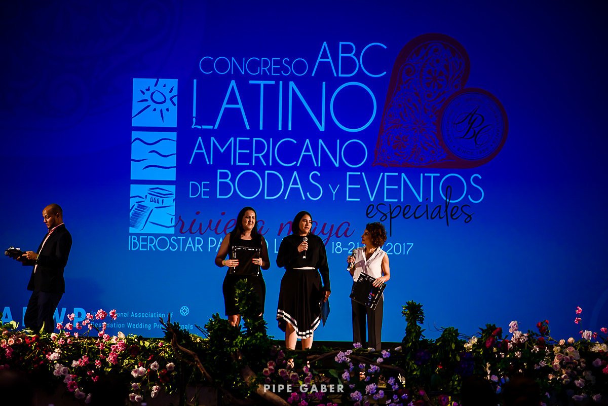 CongresodeBodas's tweet photo. Gracias #Expertosenbodas por compartir con #CongresoABC2017 sobre tendencias de bodas y eventos especiales. #weddings #bodas https://t.co/ZAFo01zUDk