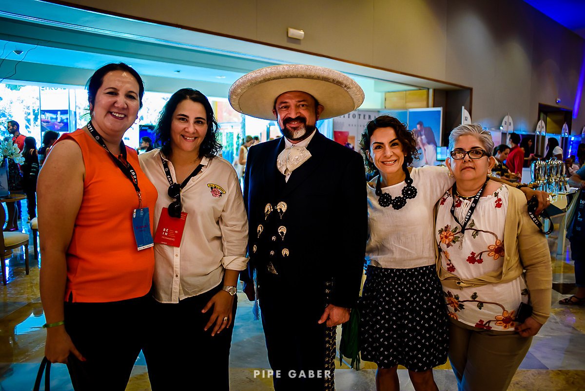 CongresodeBodas's tweet photo. Gracias #Expertosenbodas por compartir con #CongresoABC2017 sobre tendencias de bodas y eventos especiales. #weddings #bodas https://t.co/ZAFo01zUDk