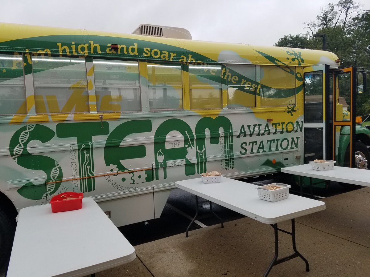 SymmesElem's tweet image. The Aviation Station is at Symmes this week.  Full STEAM ahead! #AviationStation @SycamoreSTEAM #SycamoreStrong #towerchallenge