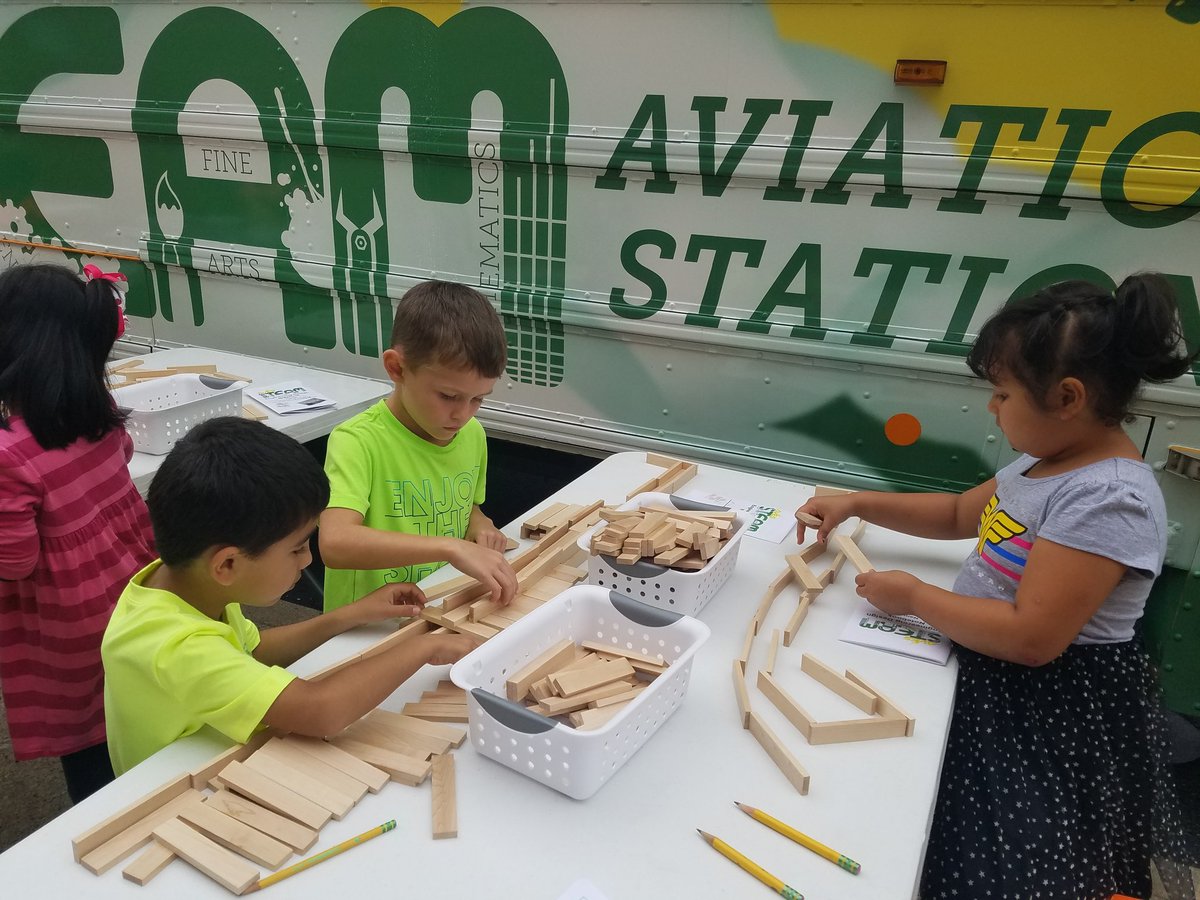 SymmesElem's tweet image. The Aviation Station is at Symmes this week.  Full STEAM ahead! #AviationStation @SycamoreSTEAM #SycamoreStrong #towerchallenge