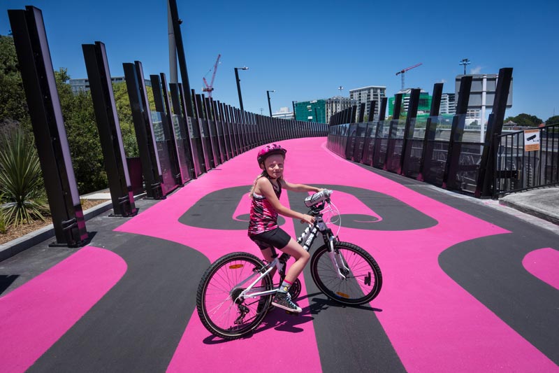 di_architettura's tweet photo. #LightPathAKL. E' ad Auckland la pista ciclabile più scintillante del mondo https://t.co/NsKR4Q7QFA https://t.co/BjSeokHoXU