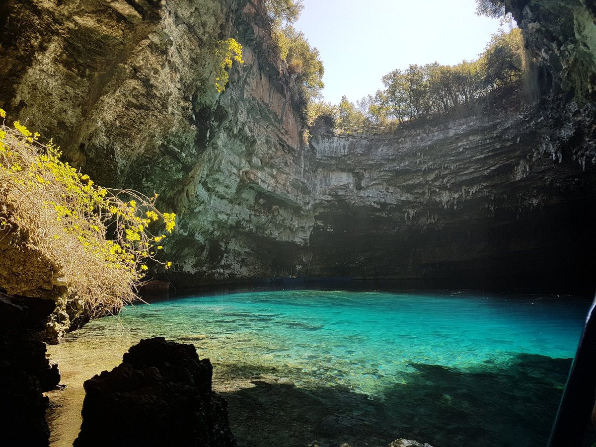 rjm785's tweet photo. Melissani cave #kefalonia https://t.co/3CdWKruKiZ