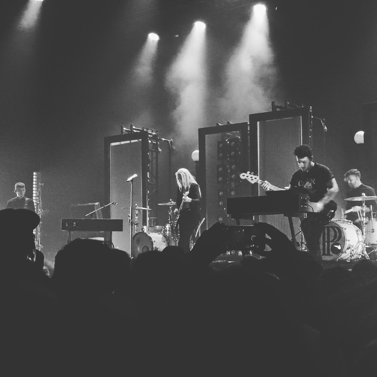 djcodefreeze's tweet image. Saw @ThisIsPVRIS last night, what a show. #pvris #philadelphia