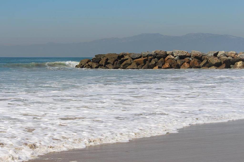 laurajlacy's tweet photo. Nice ocean, California. #onedayinLA https://t.co/uGHA6IQkIK https://t.co/tuxSJTAU1J