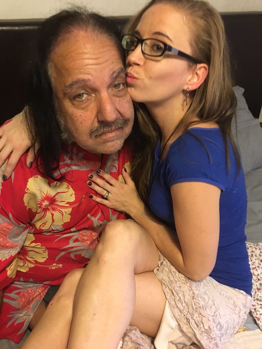 Hey #RONTOURAGE Mondays are Buns days. Let&rsquo;s see some booty ladies. https://t.co/tK935Vz2OQ<a href="/tag/rontourage"class="tags">#RONTOURAGE</a>