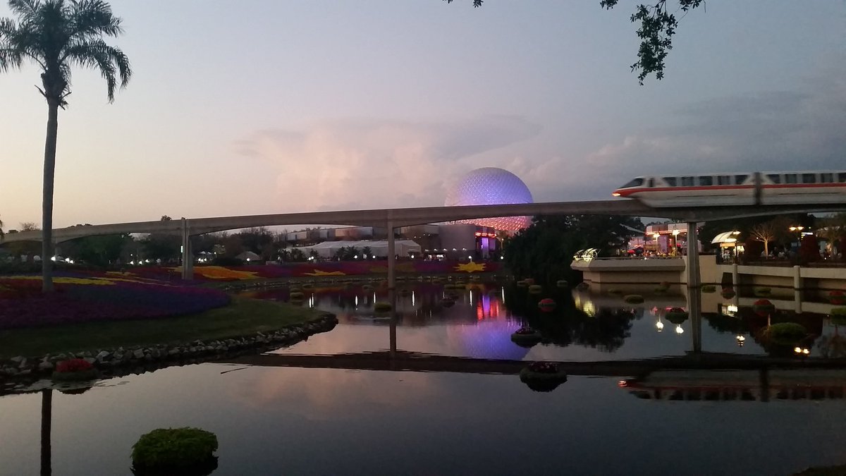 PixelPerfectDis's tweet image. Follow for daily Disney pictures
#wdw #epcot #epcot35 #Disney #Views #sunset #WaltDisneyWorld
