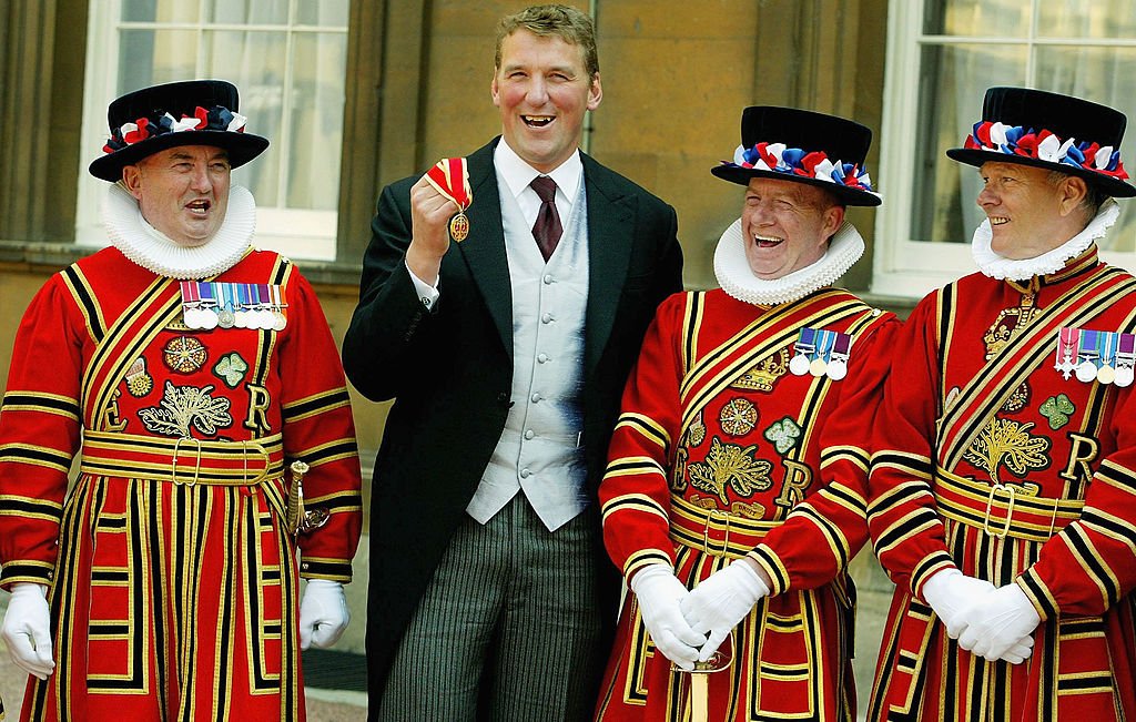 Happy birthday, Sir Matthew Pinsent Consecutive Olympic gold medals:    Amazing . 