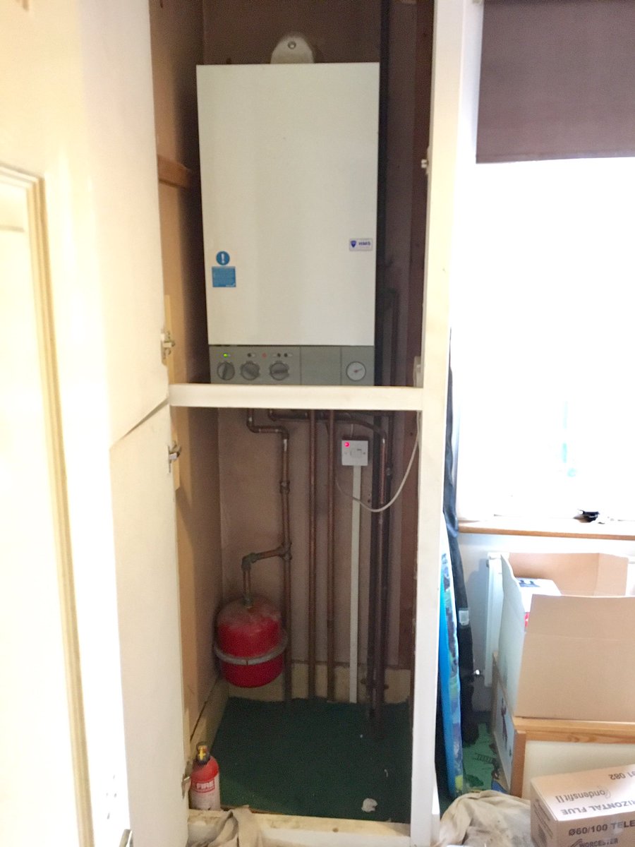 RJ_GAS's tweet photo. @WorcesterBosch out and in .. Greenstar 25i installed in #walthamstow .. @WorcesterBosch filter .. @SALUS_Controls 🔧🔧🔧🔧🔵🔴 https://t.co/zr2TKc9mPw