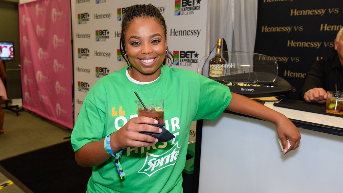 #BREAKING @espn suspends #Jemele Hill for 2 weeks over violation of social media regulations bit.ly/2zbq5CS?utm_me… https://t.co/gs3MnKU2Xz
